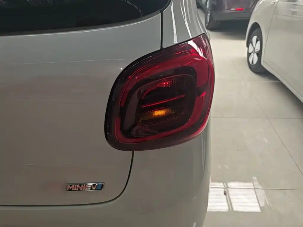 Фото 8 - Wuling Motors Hongguang MINIEV