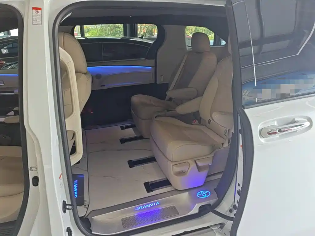Toyota Granvia 2024 2023 2.5L Hybrid Prestige PLUS Edition