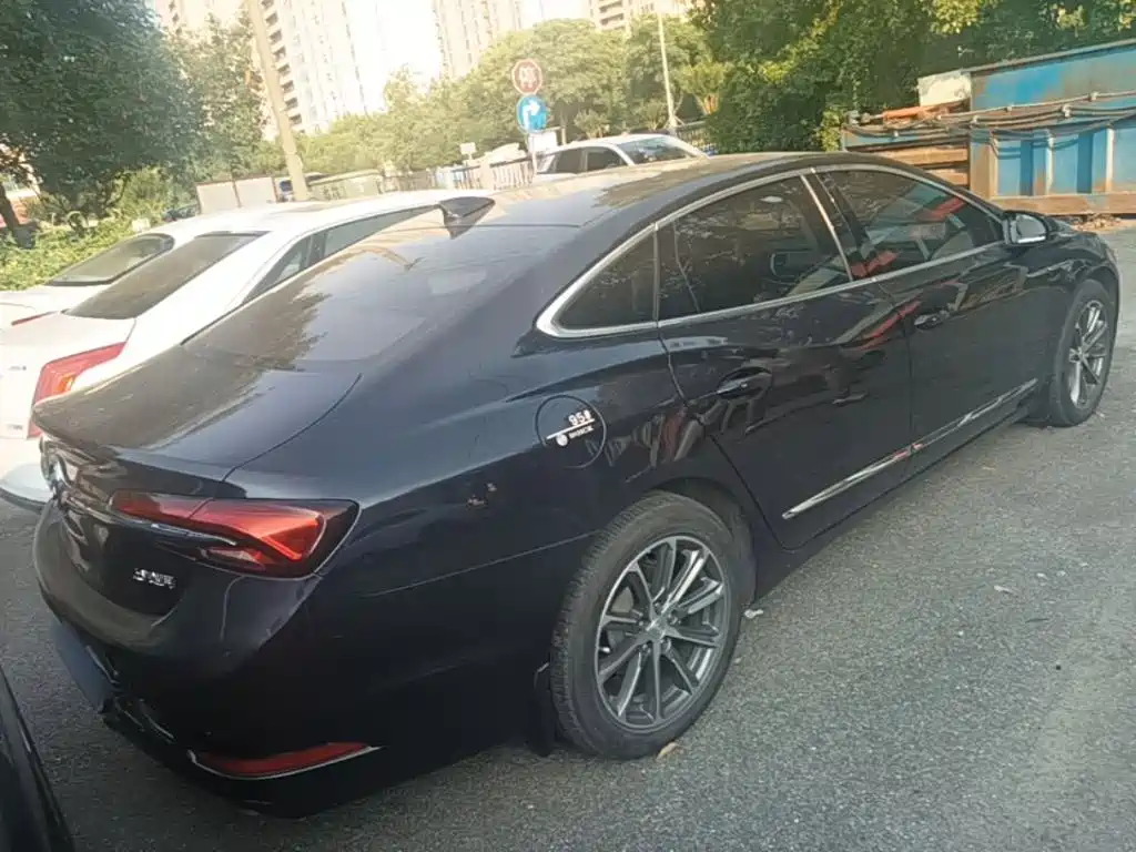 Photo 7 - Buick LaCrosse