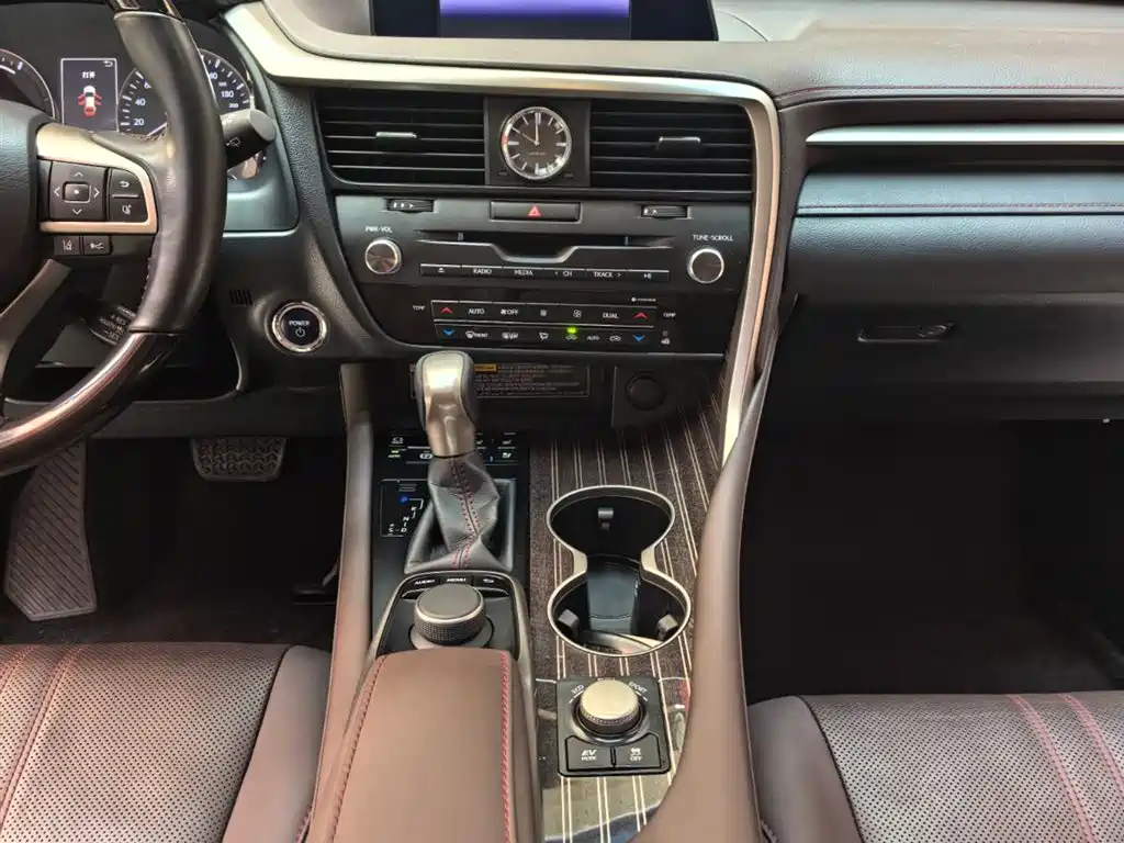 Фото 12 - Lexus RX