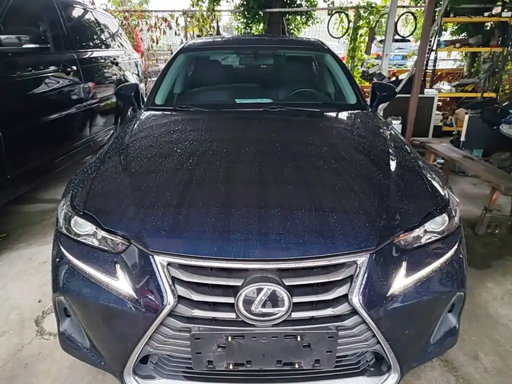Lexus IS 2018 2017 300 Leading Edition