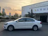 Photo 8 - Volkswagen Jetta