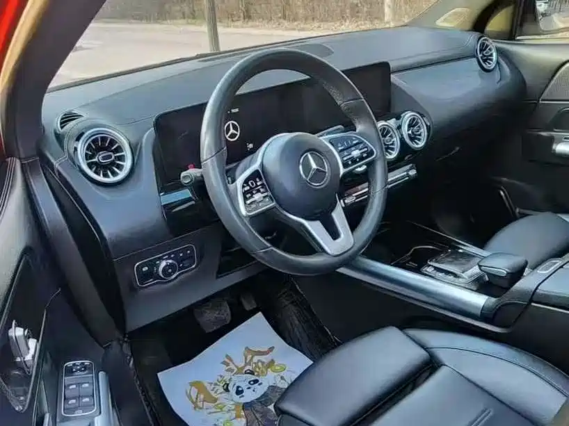 MERCEDES-BENZ GLA