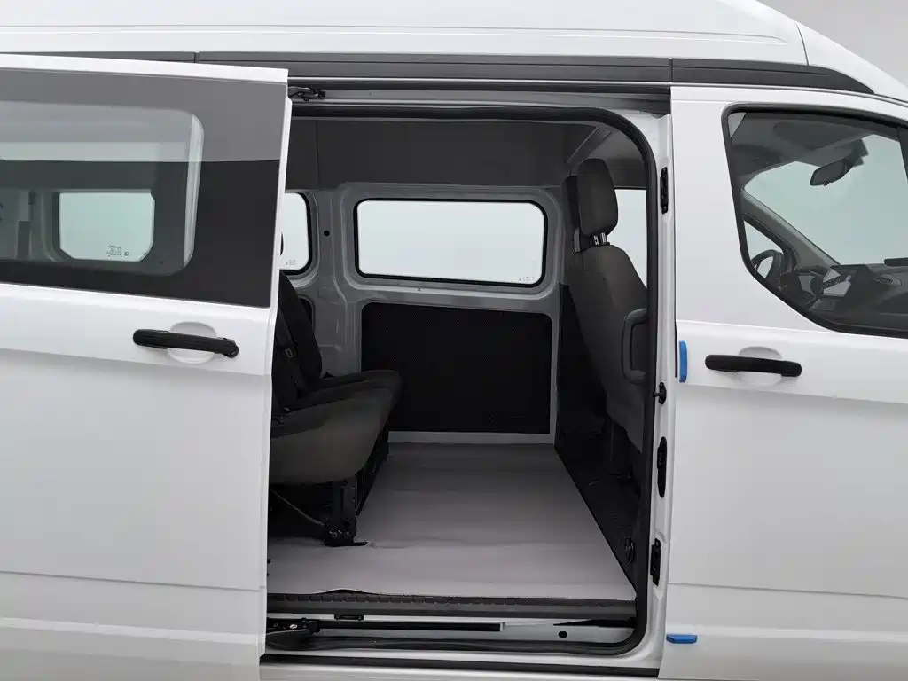 Ford Transit 2020 2017 2.0T Diesel Multi-purpose Commercial Vehicle Medium Wheelbase Medium Roof China V