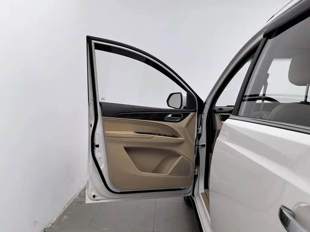 Photo 8 - Baojun 730