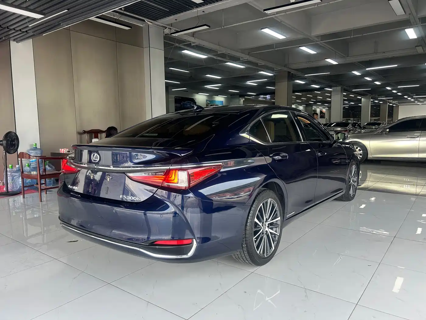 Фото 9 - Lexus ES