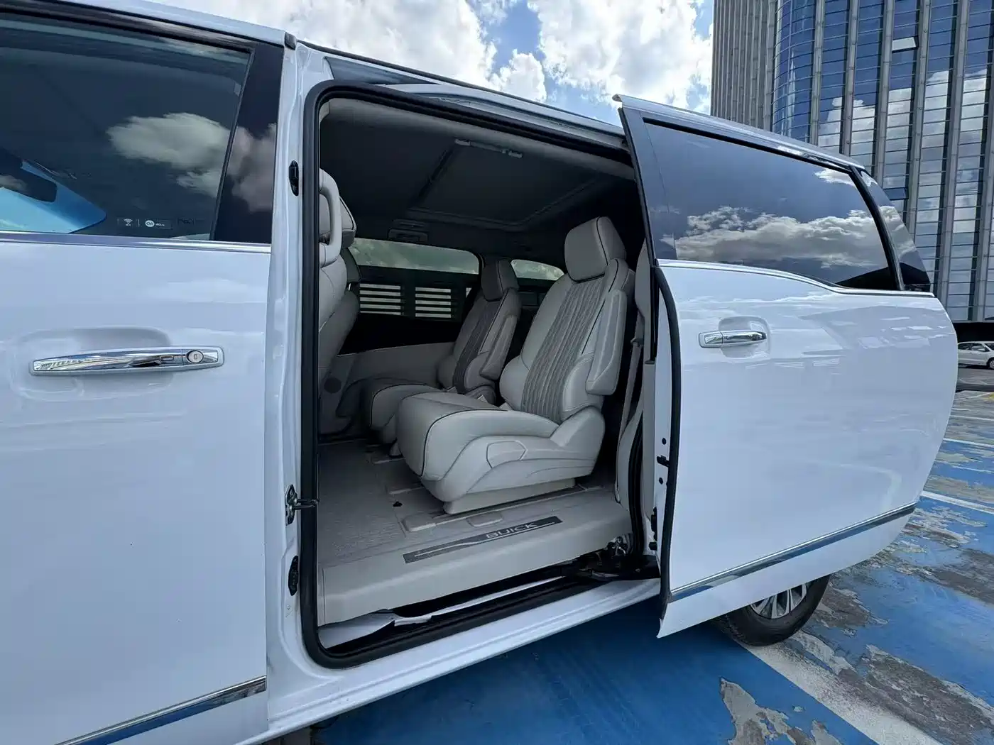 Buick GL8 2022 Land Business Class 652T Prestige фото 9