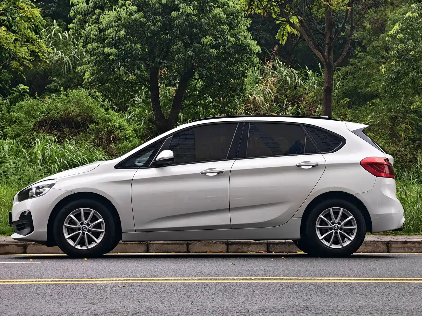 BMW 2 Series Touring 2019 2018 218i Sport Line