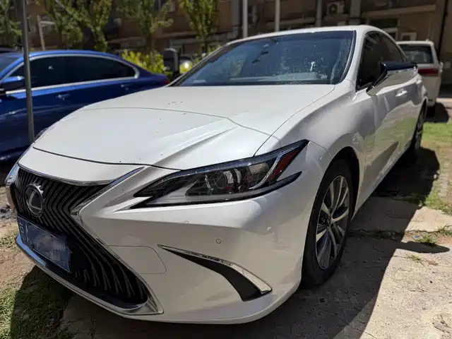 Lexus ES 2021 300h Excellence Edition