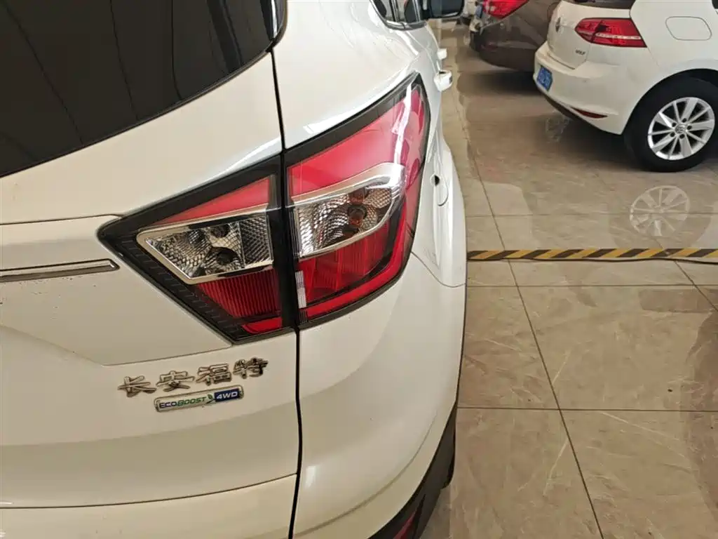 Фото 7 - Ford Kuga