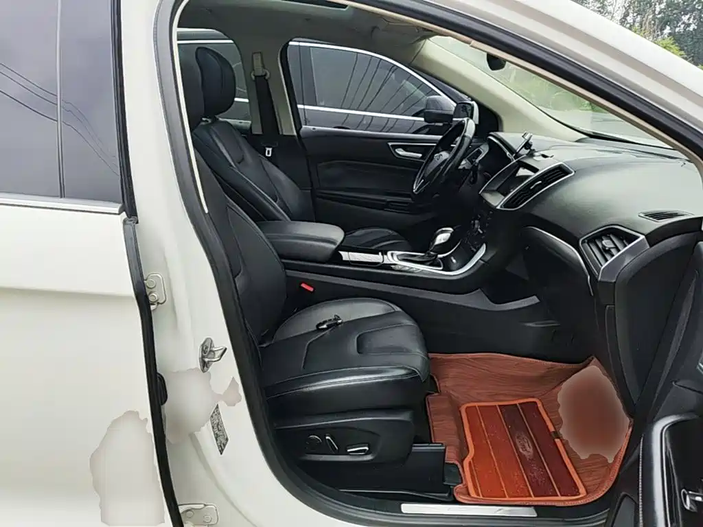 Фото 25 - Ford Edge