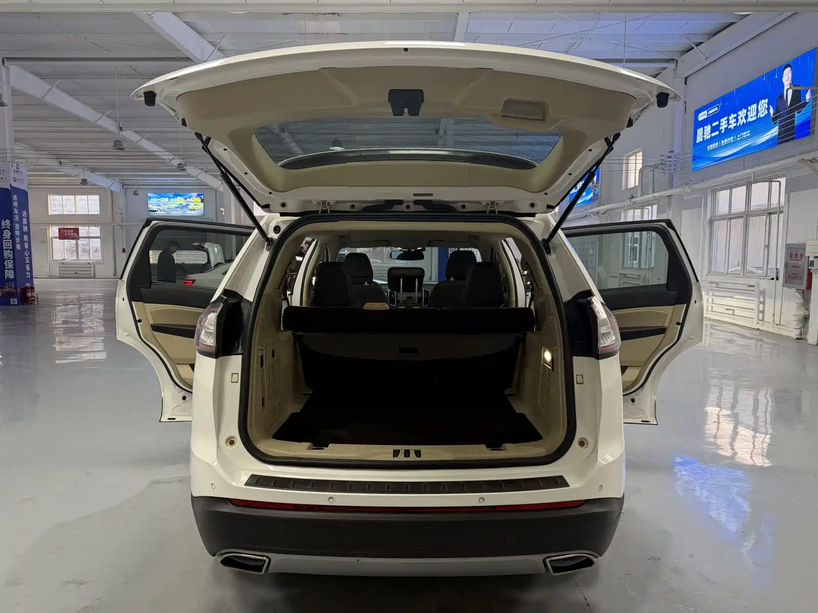 Фото 16 - Ford Edge