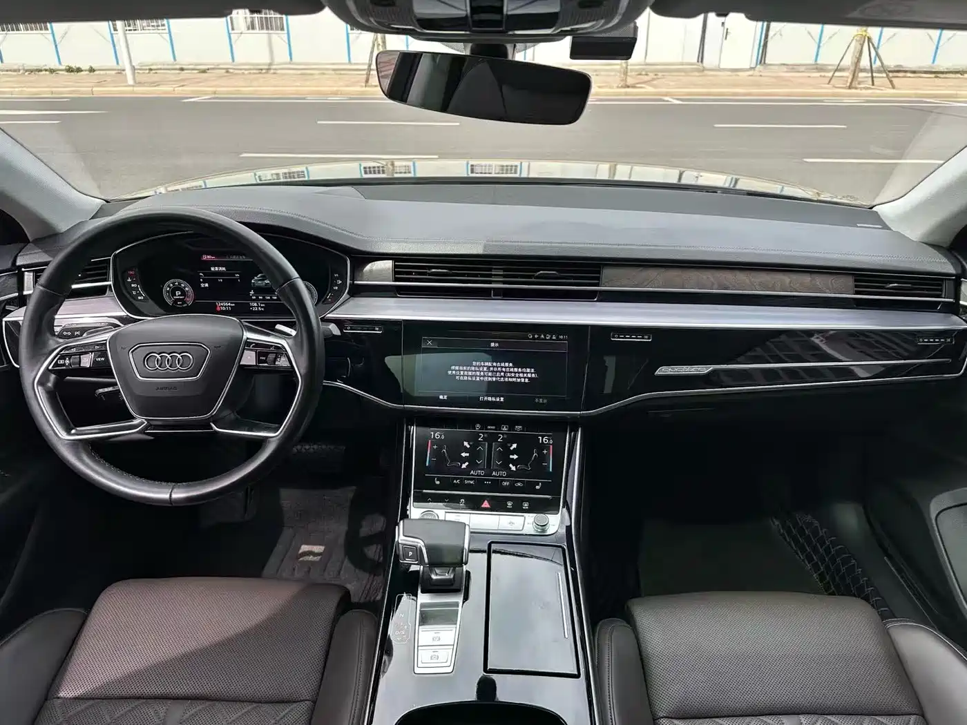 Фото 9 - Audi A8