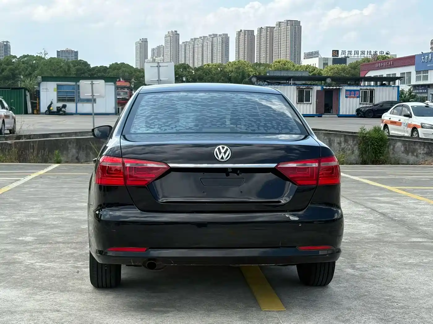 Volkswagen Lavida 2013 Facelift Classic 1.6L Automatic Trend фото 5