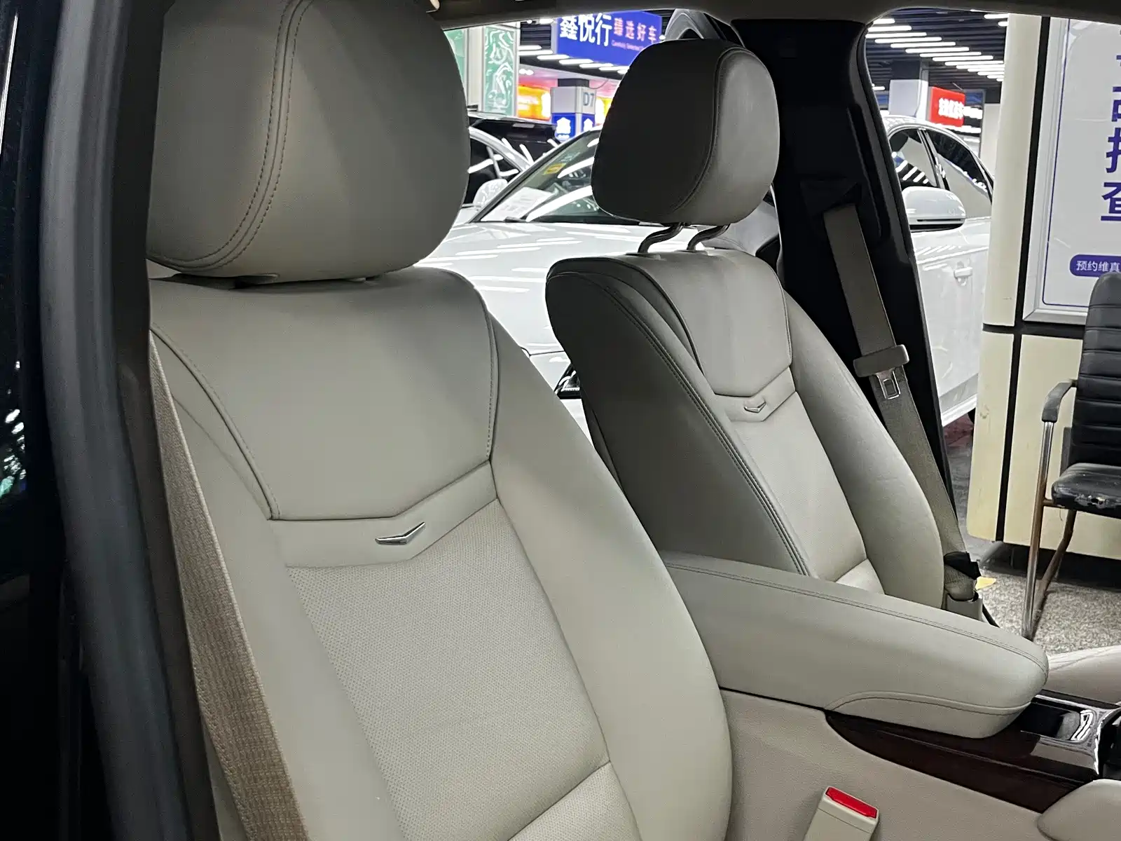 Photo 14 - Cadillac XTS