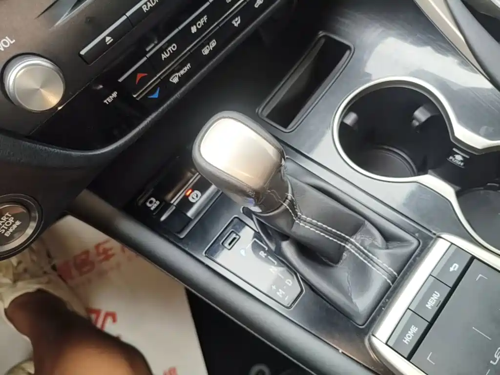Фото 14 - Lexus RX