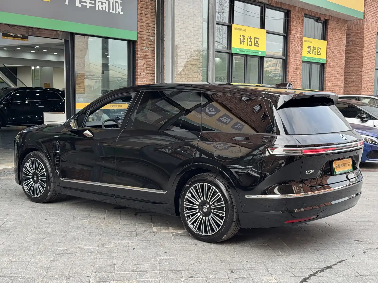 Фото 6 - NIO ES8