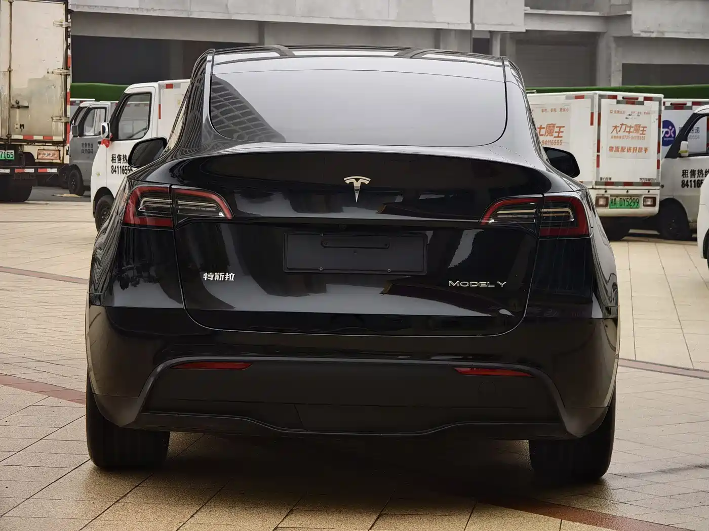 TESLA MODEL Y