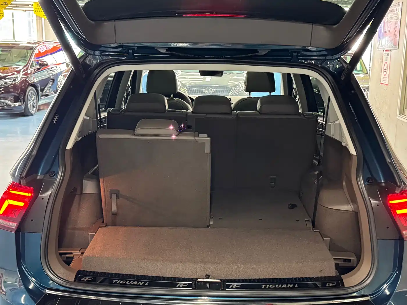 Volkswagen Tiguan L 2022 380TSI Automatic 4WD R-Line Flagship 7-Seater фото 14