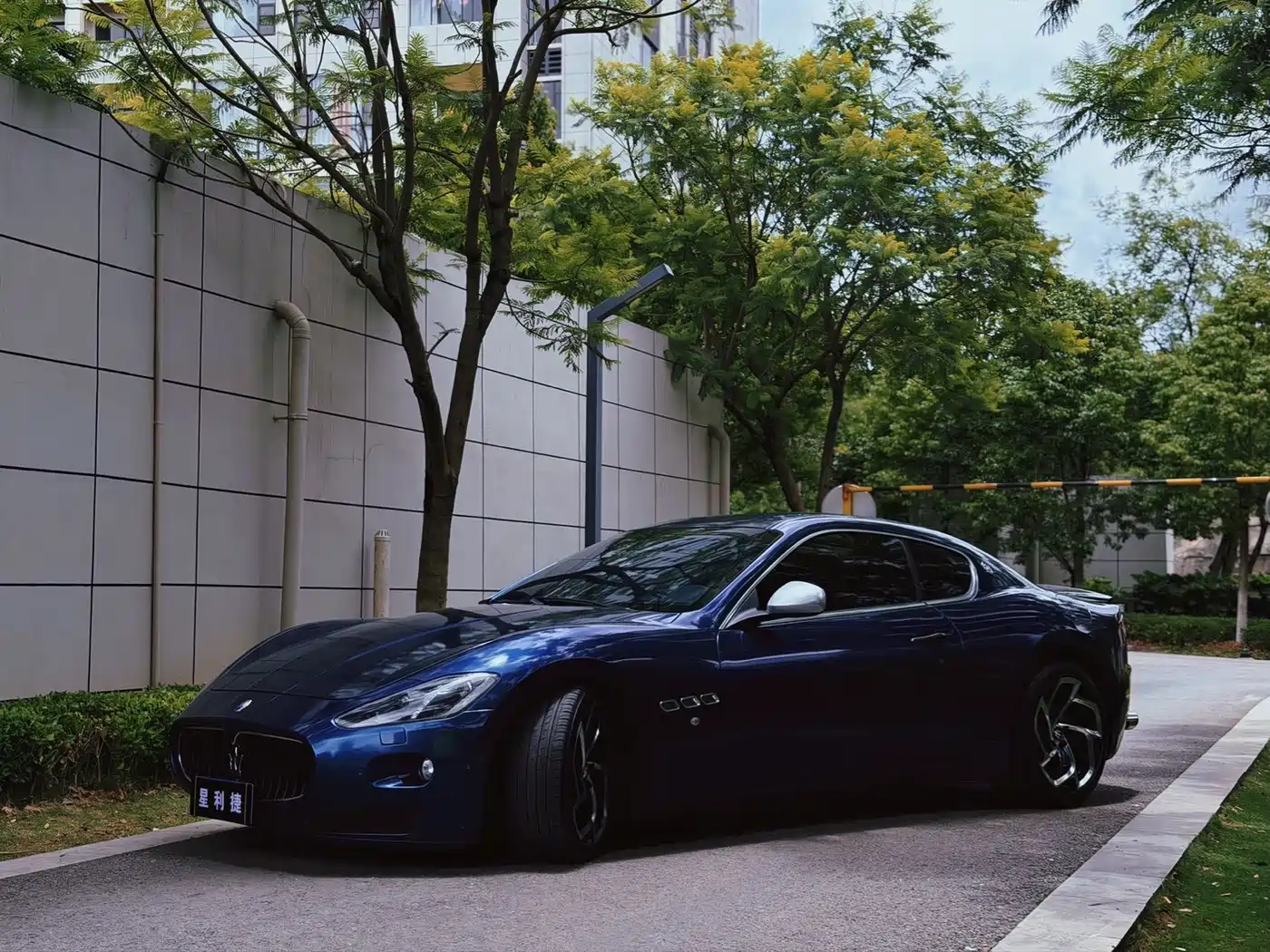 Maserati GranTurismo 2017 2007 4.2L Standard