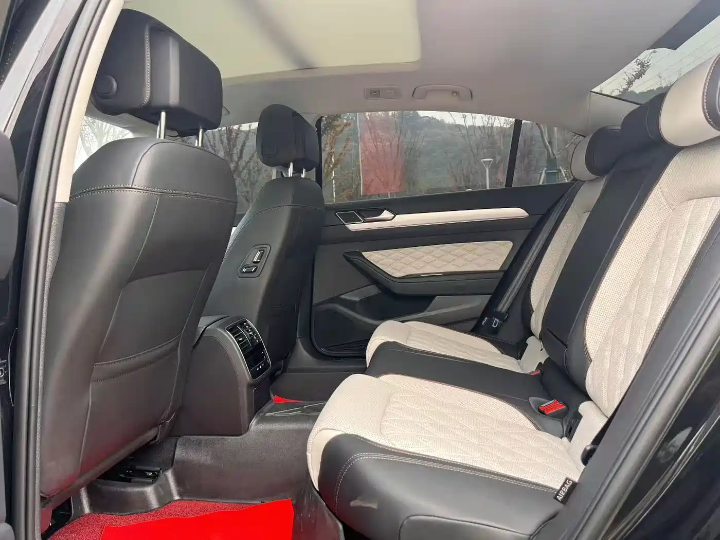 Volkswagen Magotan 2023 Model 2 Million Commemorative Edition 330TSI DSG Luxury фото 4