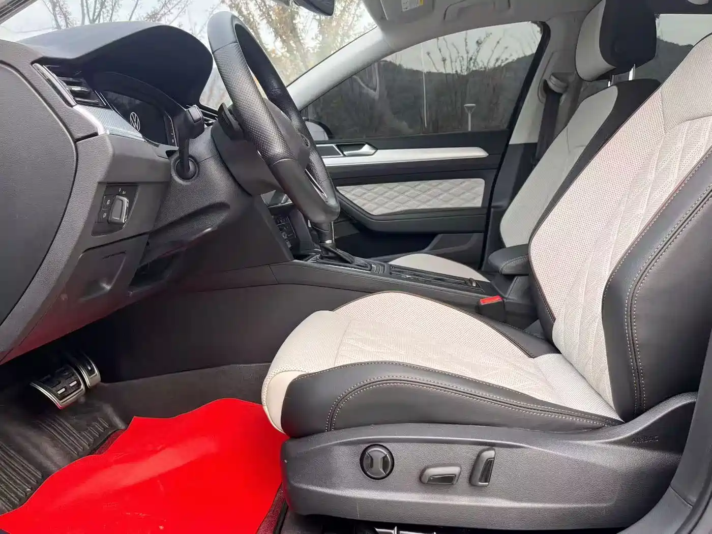 Volkswagen Magotan 2023 Model 2 Million Commemorative Edition 330TSI DSG Luxury фото 6