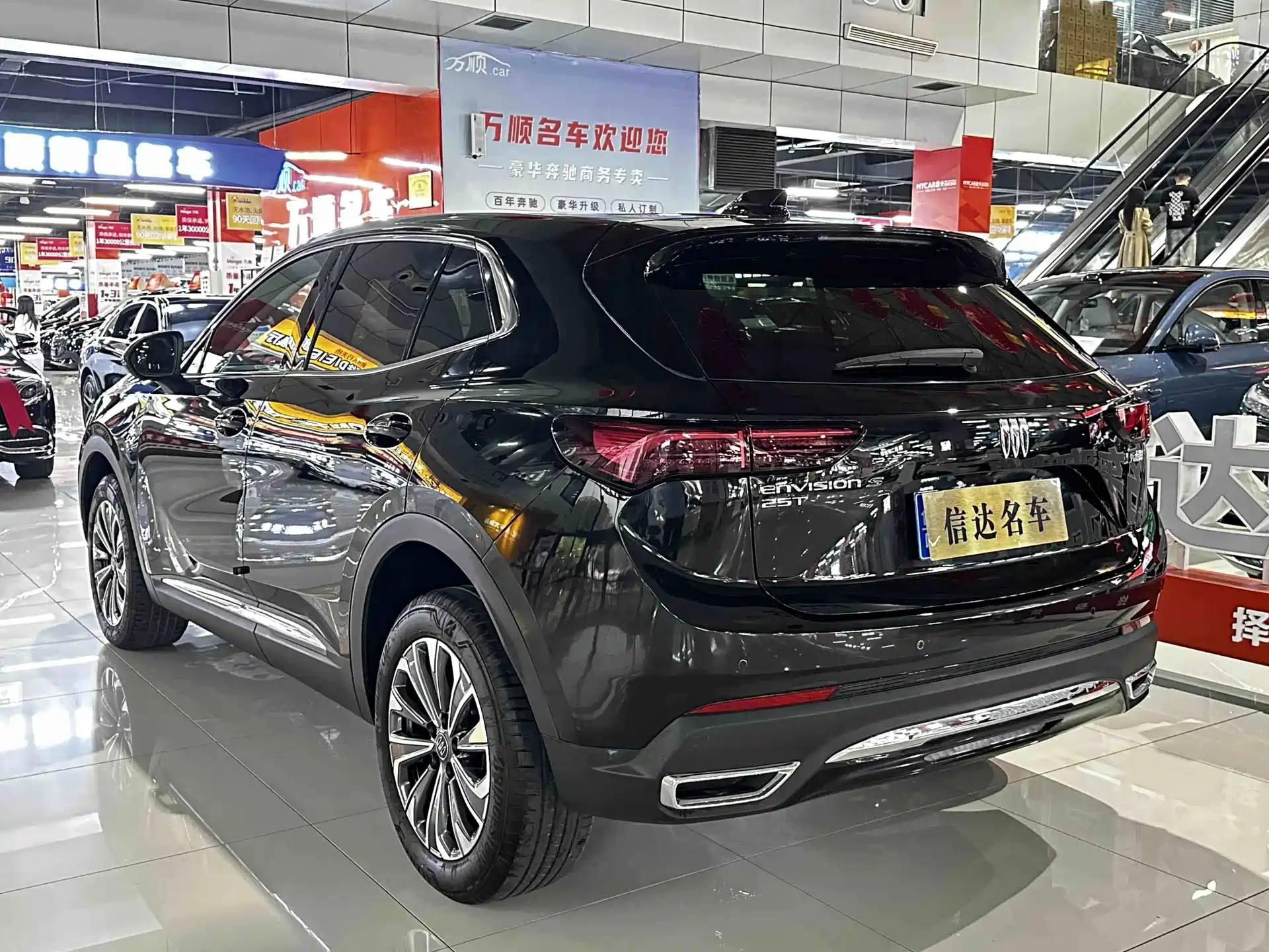 Photo 19 - Buick Envision S