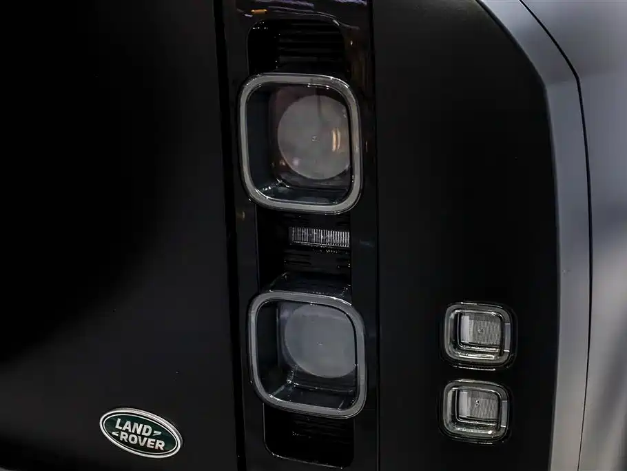 Land Rover Defender 2024 110 3.0T P400 X фото 24