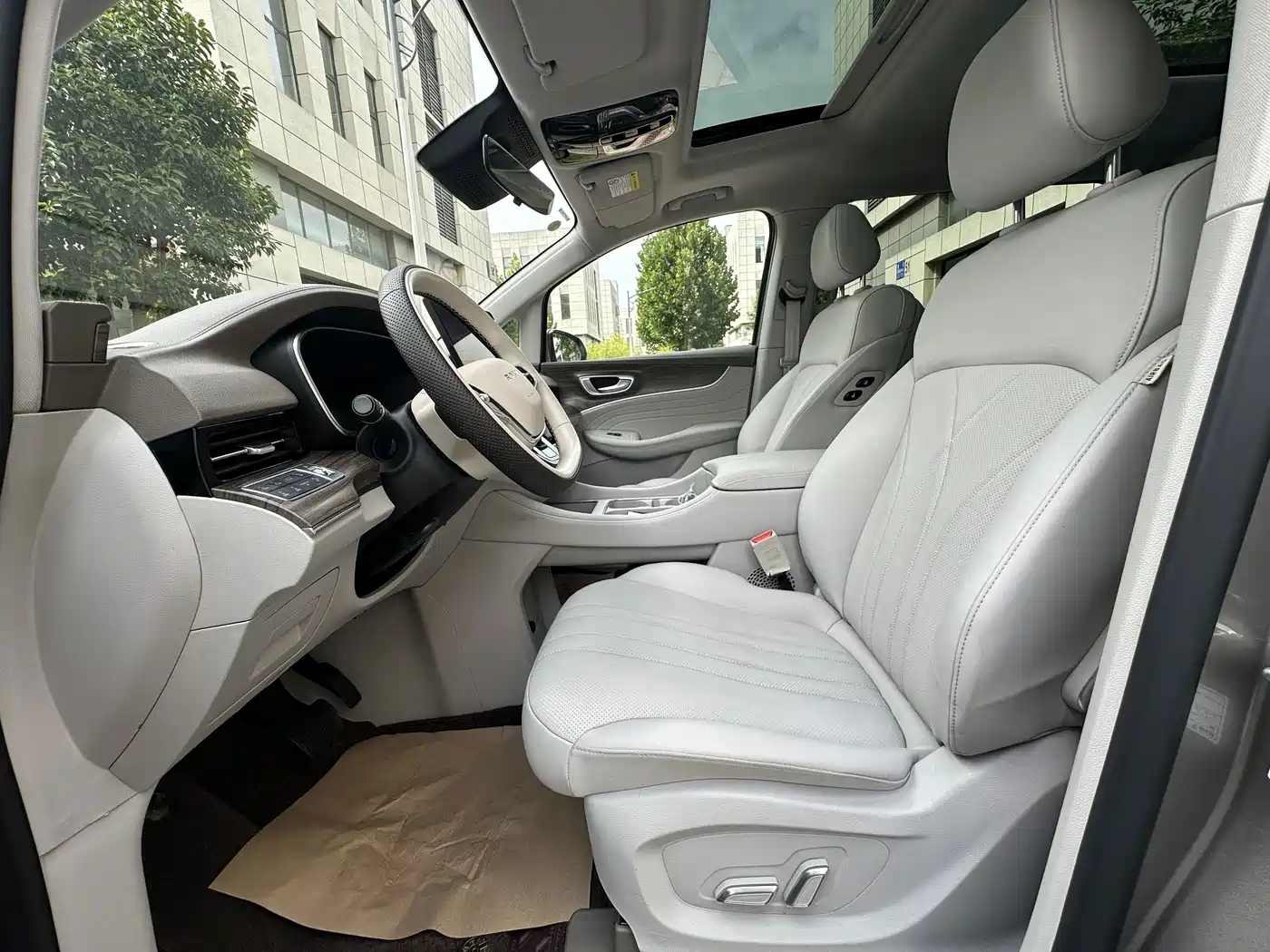 Roewe iMAX8 EV 2024 2025 1.5T DMH Land Luxury Edition