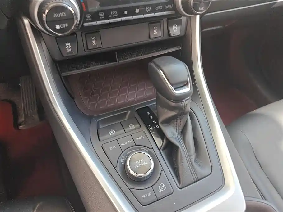 Toyota RAV4 Rongfang 2020 2.0L CVT 4WD Premium Edition фото 16