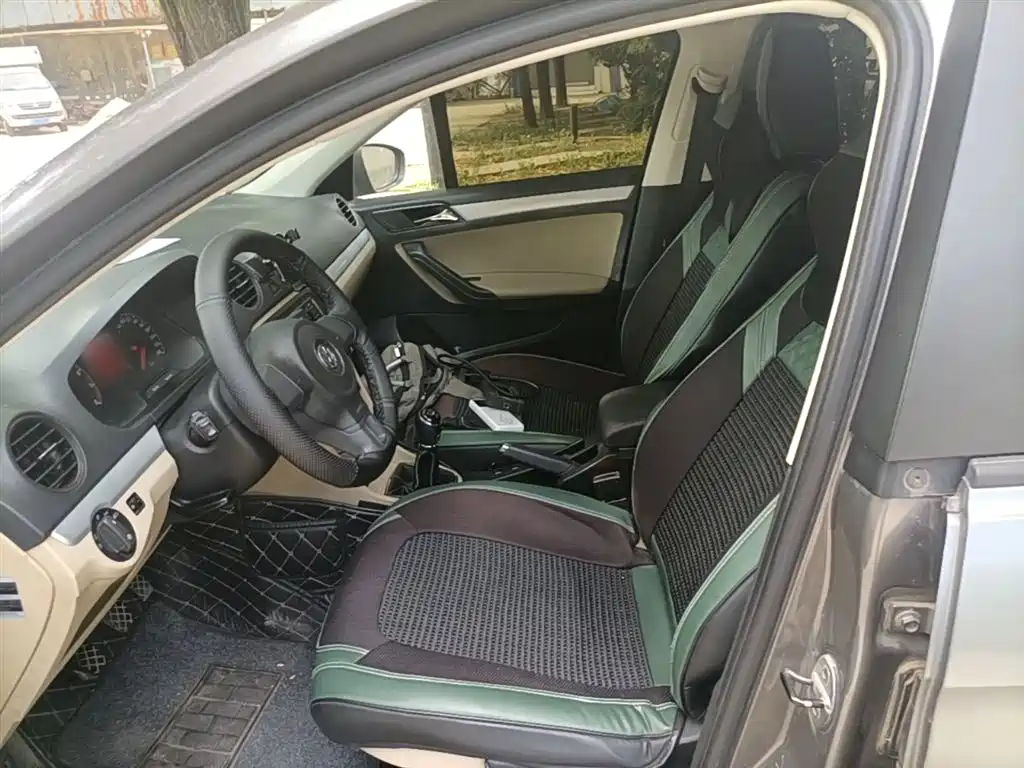 Volkswagen Jetta 2013 1.6L Manual Comfort фото 15