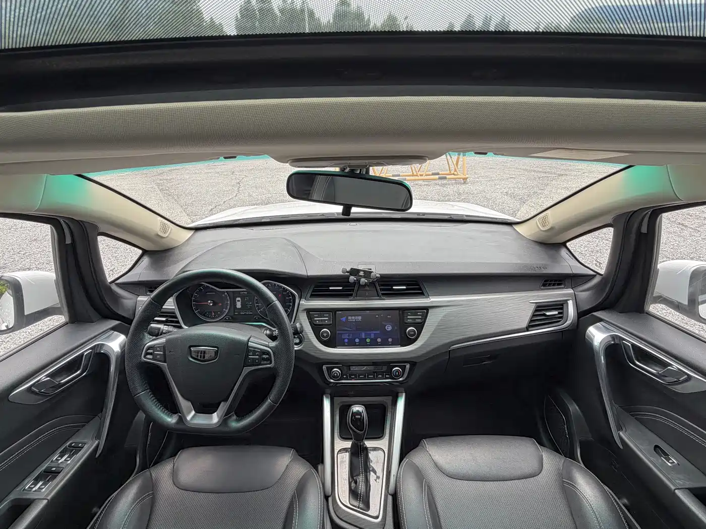 Фото 5 - Geely Vision X3