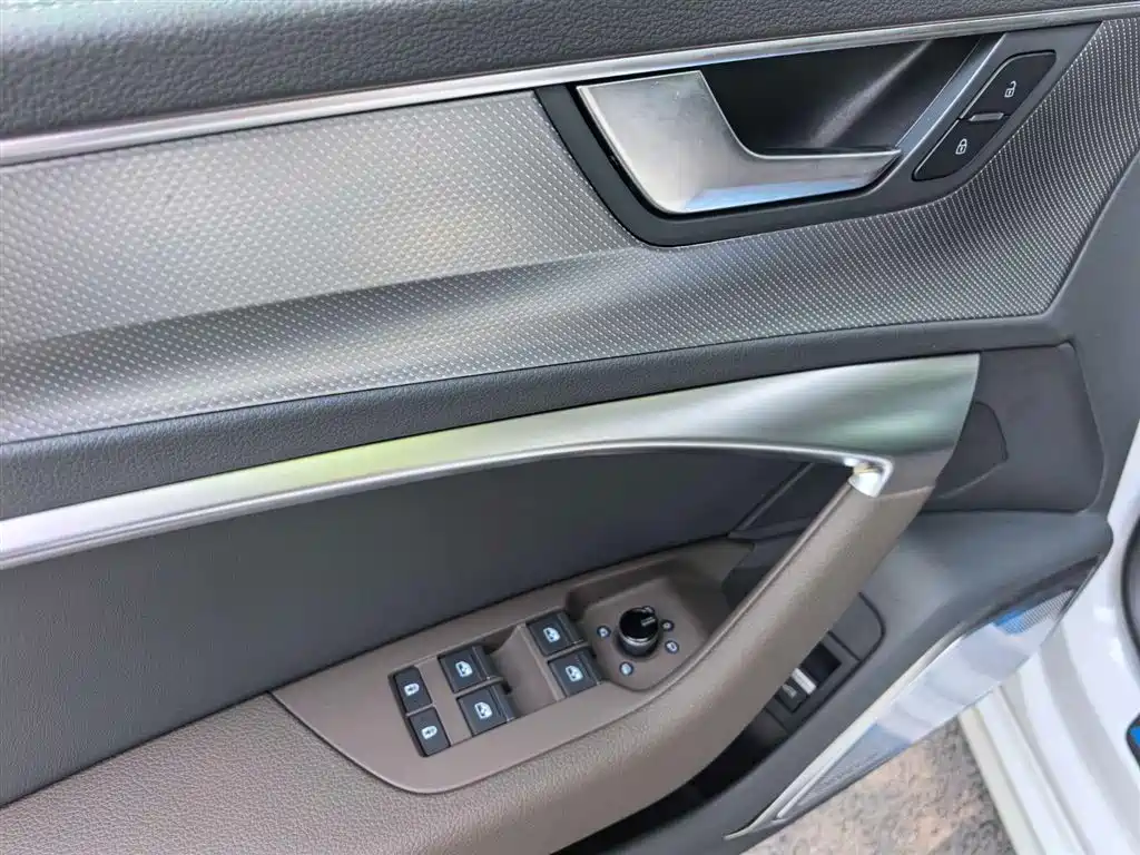 Фото 12 - Audi A7L