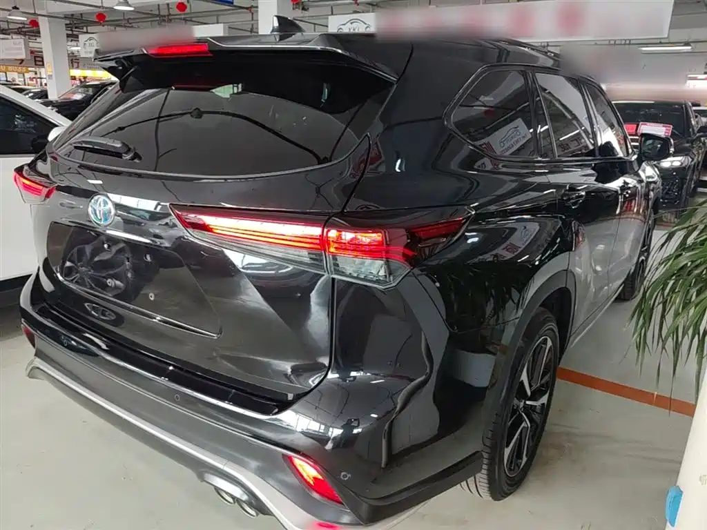 Toyota Crown Kluger 2023 2.5L HEV AWD Premium Edition фото 7