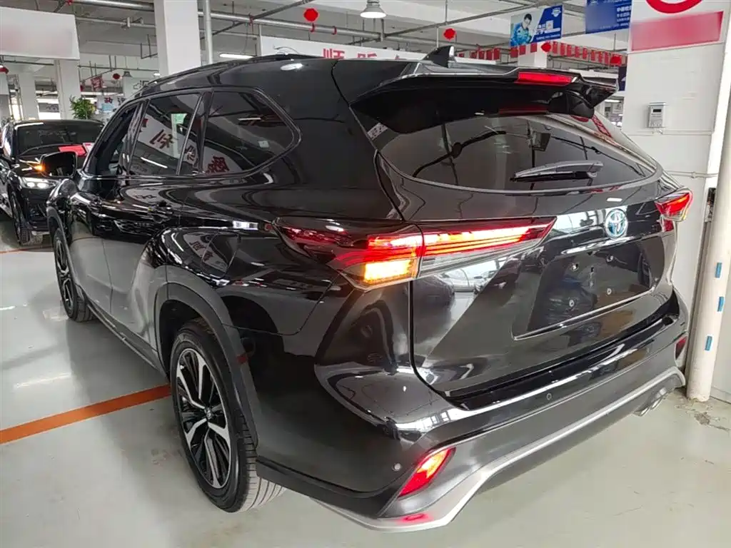 Toyota Crown Kluger 2023 2.5L HEV AWD Premium Edition фото 5