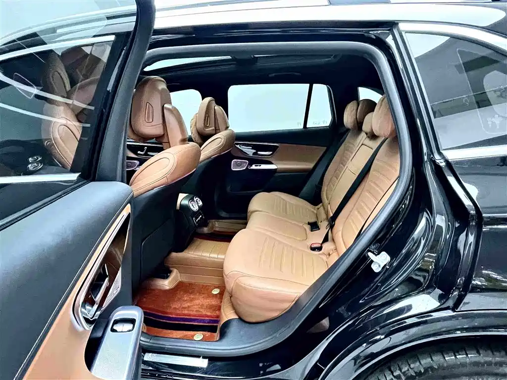 Mercedes-Benz GLC 2025 2024 GLC 260 L 4MATIC Dynamic 5-seater