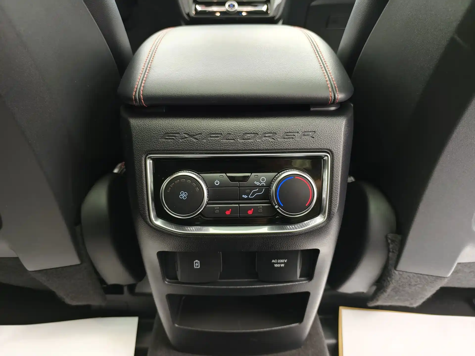 Фото 26 - Ford Explorer
