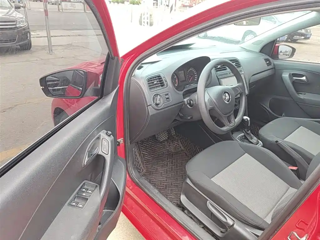 Volkswagen Polo 2016 1.4L Automatic Trend фото 16