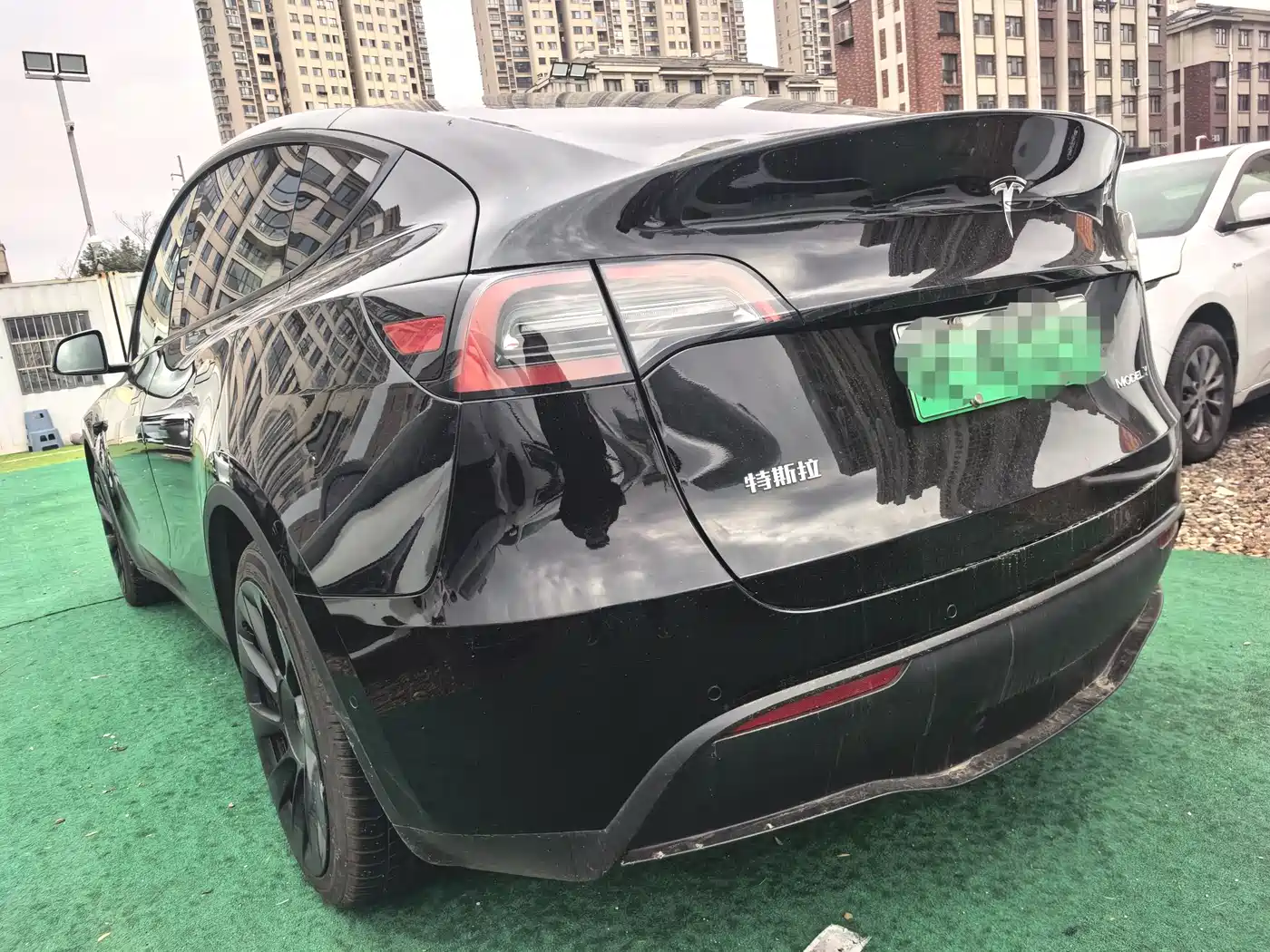 TESLA MODEL Y