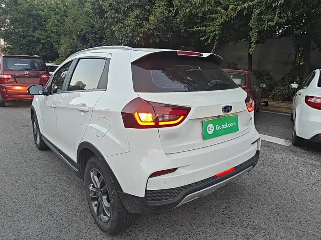 Photo 5 - Geely Vision X3