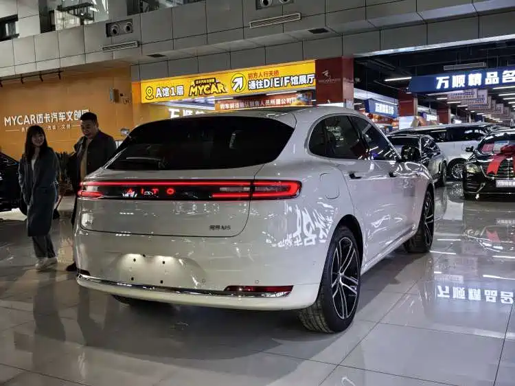 AITO Wenjie AITO M5 2025 Extended Range Ultra AWD фото 17
