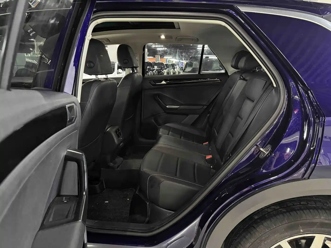Фото 5 - Volkswagen T-ROC