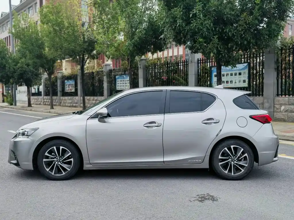 Lexus CT 2020 2017 CT200h Elite Edition Monochrome China V