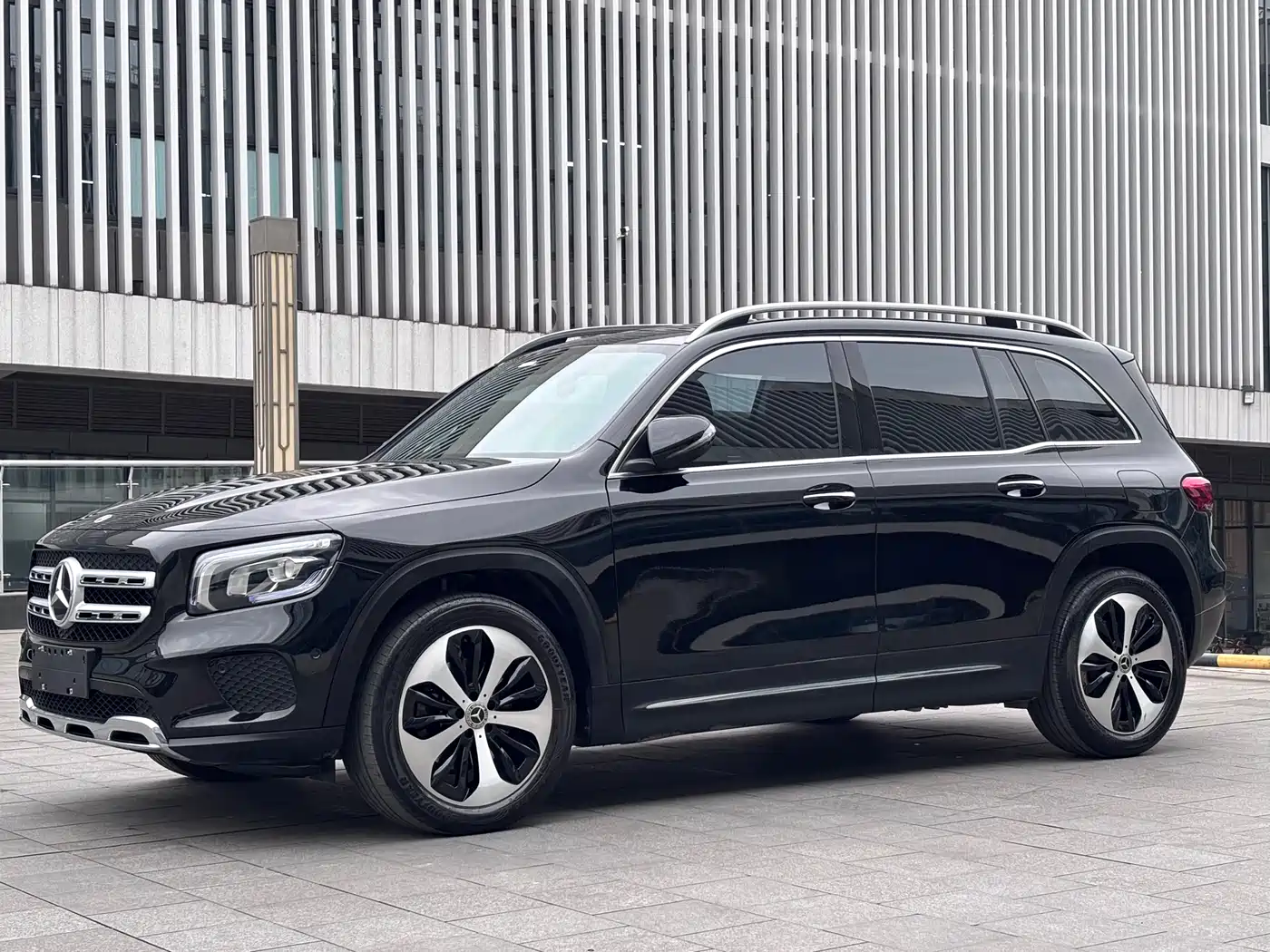 MERCEDES-BENZ GLB
