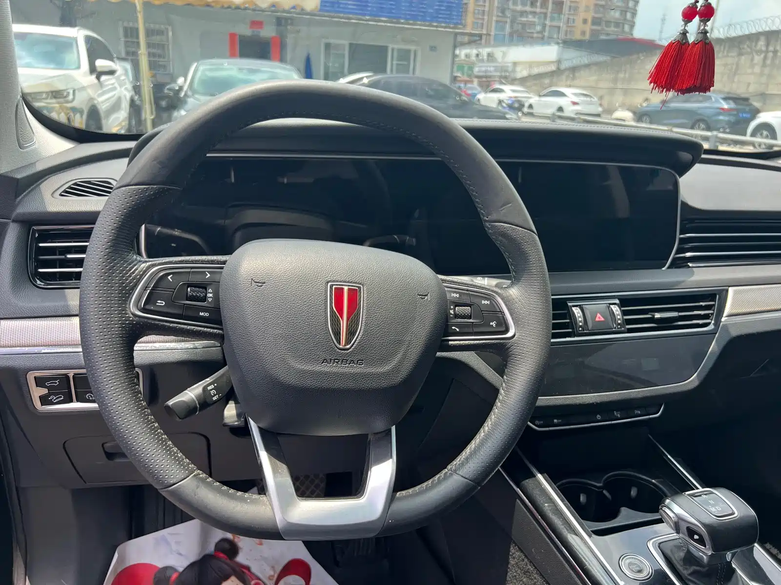 Photo 12 - Hongqi HS5