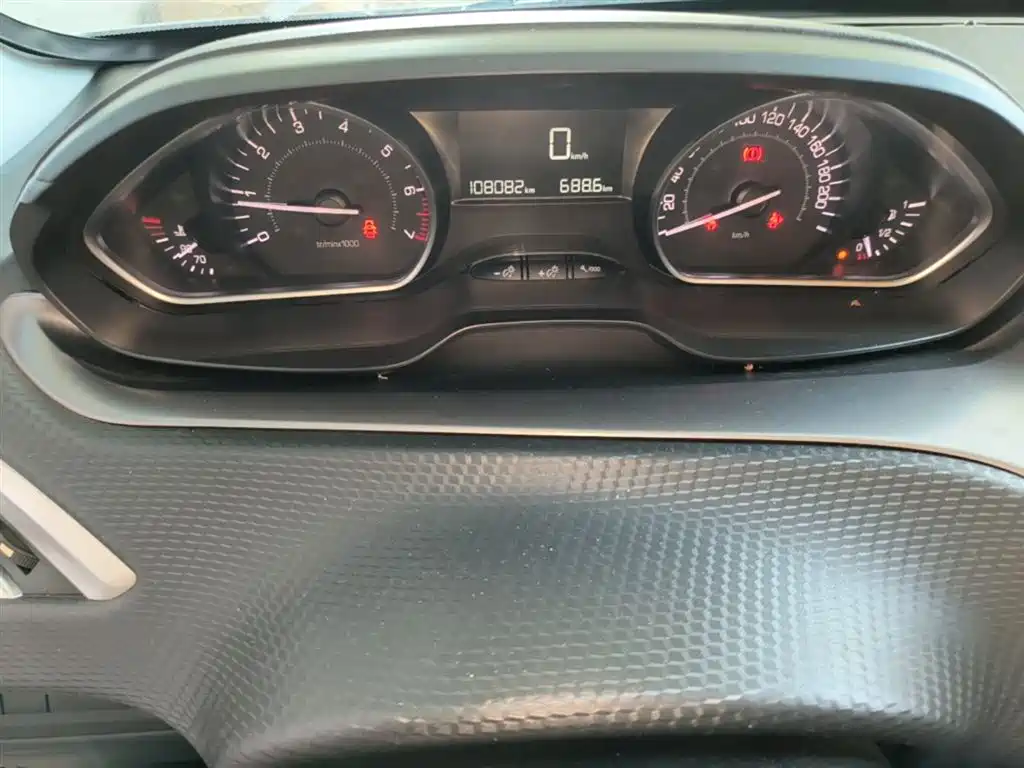 Peugeot 2008 2014 1.6L Manual Fashion Edition фото 18