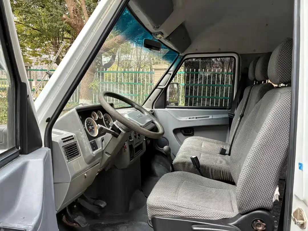 Iveco Daily 2017 2017 Model 2.5T A35 Bus 5-7 Seats 47Z5