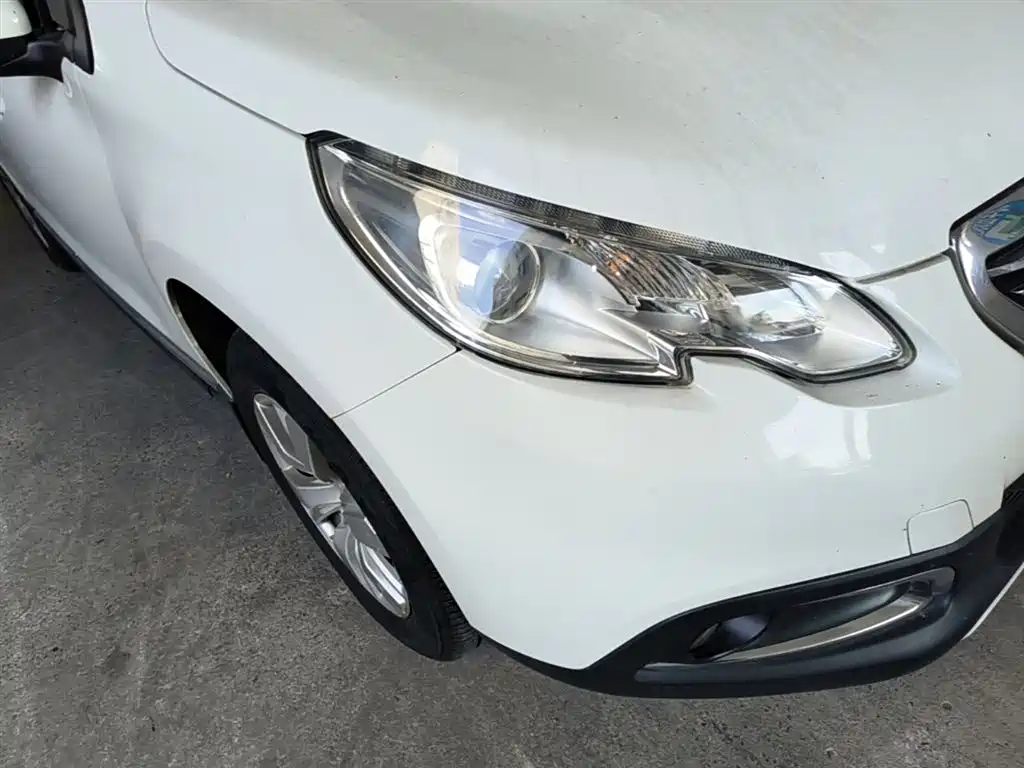 Peugeot 2008 2014 1.6L Manual Fashion Edition фото 13