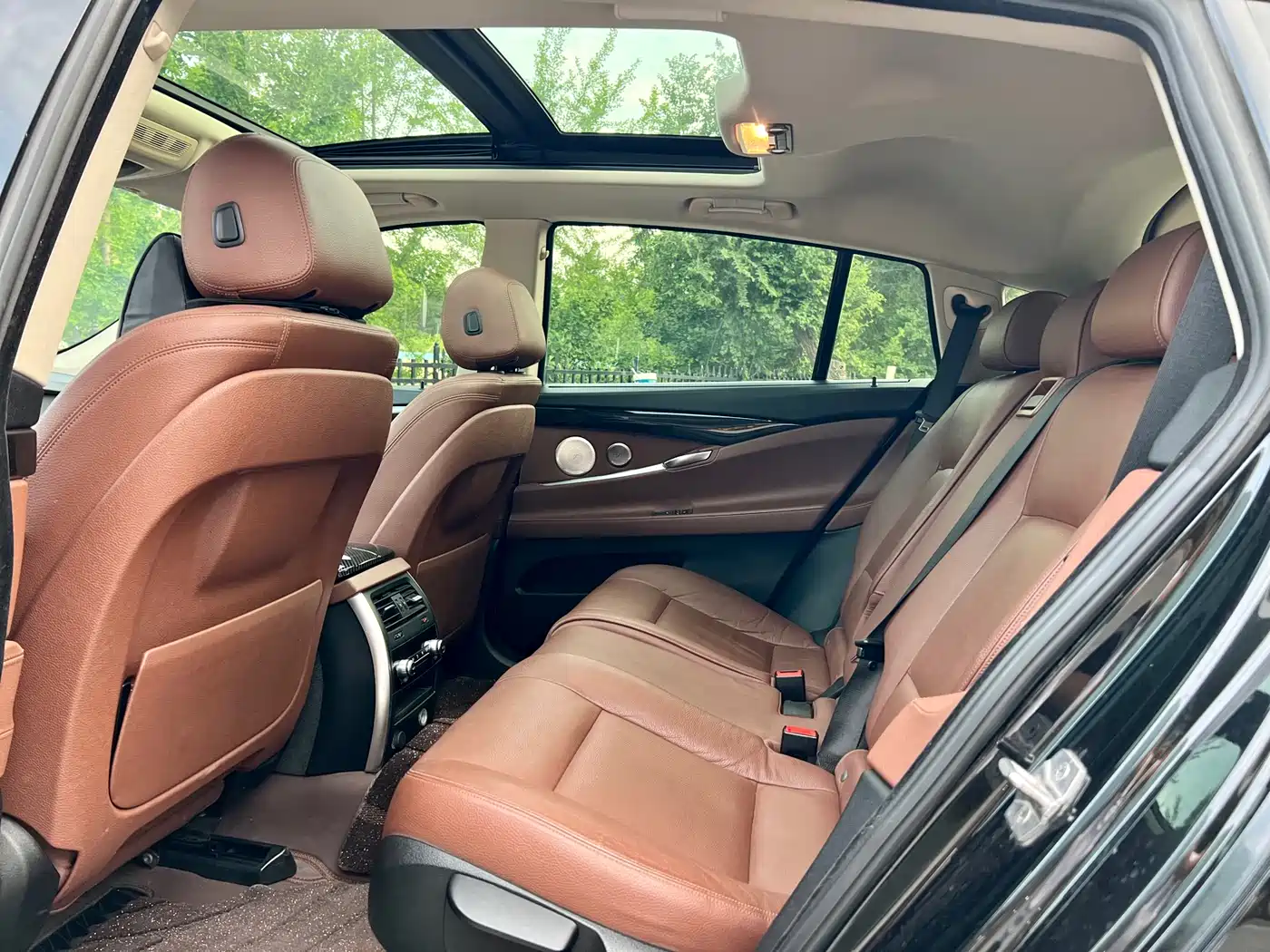 BMW 5 Series GT 2014 535i Leading фото 14