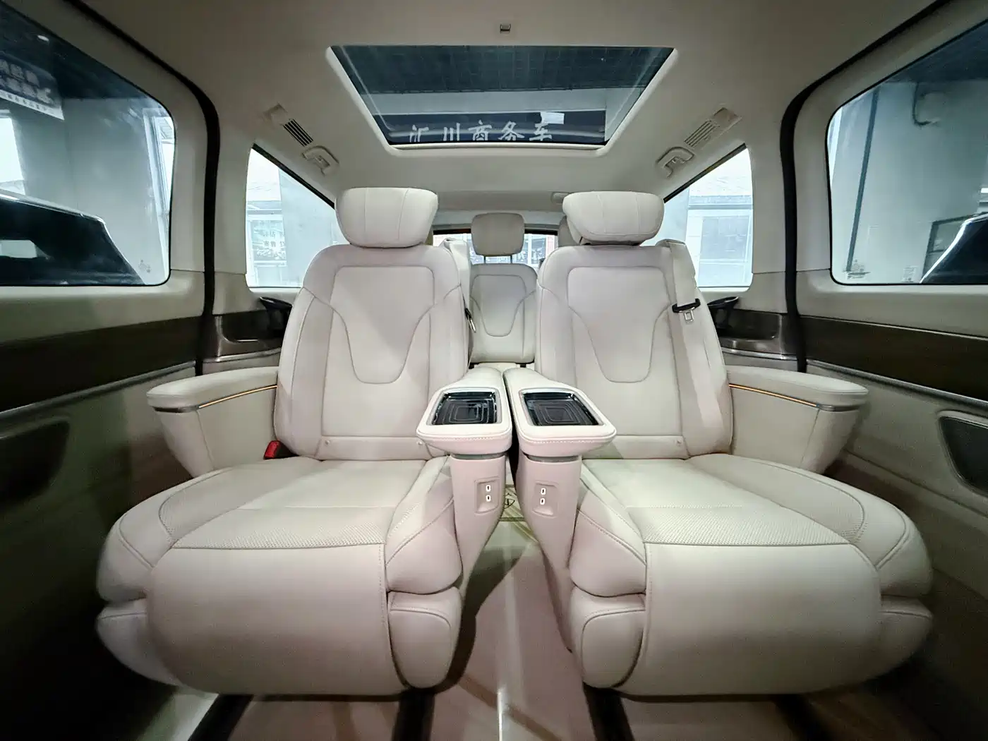 Mercedes-Benz V-Class 2022 V 260 L Long Wheelbase Luxury Edition фото 7